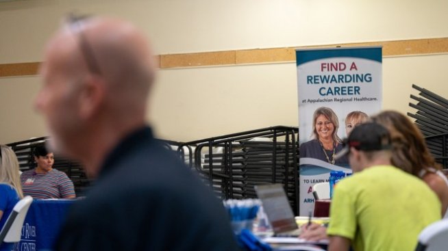 Броят на молбите за безработица в САЩ остава нисък и към края на ноември