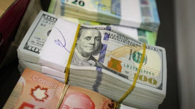 Българският бизнес се разплаща в долари по-често от средното за Европа