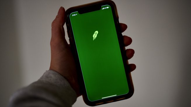 Печалбата на Robinhood потъна с една трета заради по-евтиния биткойн
