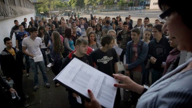 Забранява се политическата и партийна дейност в училищата