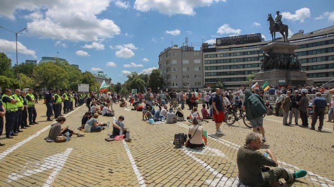 Антиправителствените протести продължават дванадесети ден