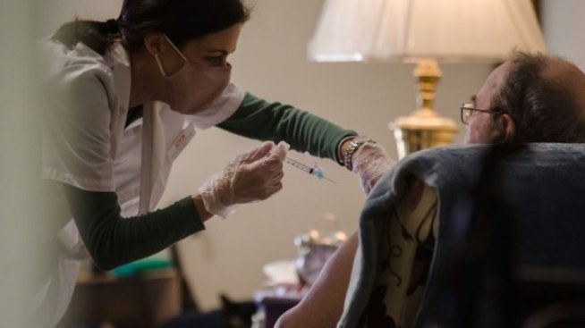 Европа осъзнава по трудния начин, че ваксините не са достатъчни да спрат пандемията