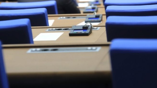 НС прие доклада на временната комисия за придобиването на дял от ПИБ