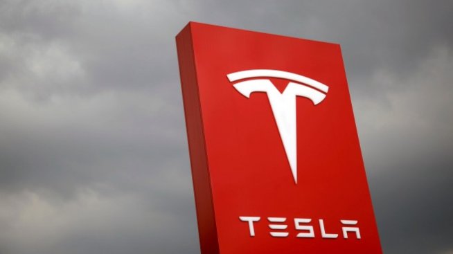 Огромната фабрика на Tesla