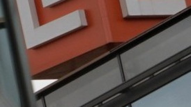 ЧЕЗ не може да продаде активите си и остава насила в България