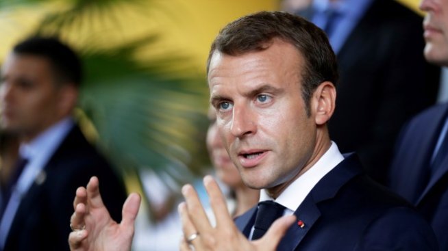 Популярността на Макрон продължава да спада