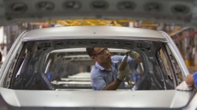 Молбите за помощи за безработни в САЩ достигнаха 5-годишно дъно