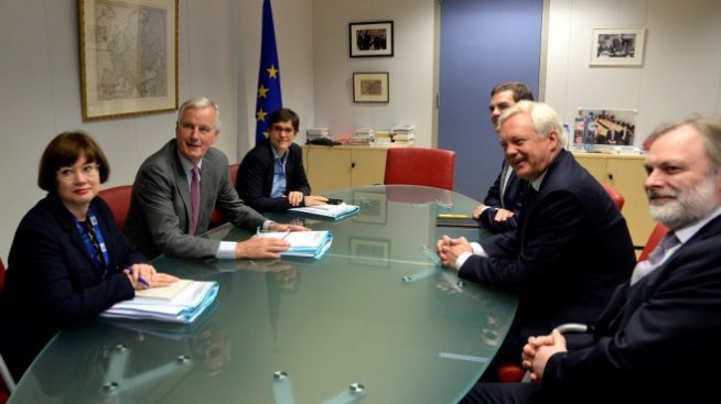 Лондон още се ориентира как да започне преговорите за Brexit