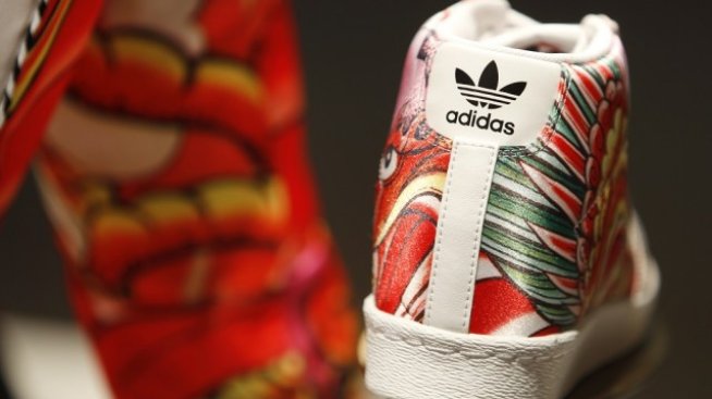 Adidas ще отчете по-високи годишни продажби от очакваното