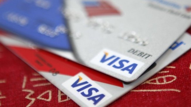Разходите за покупки с карти Visa през лятото растат с 15% на годишна база