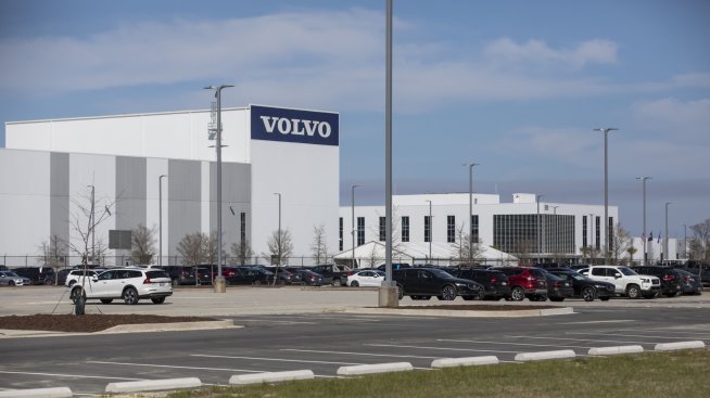 Сътресенията в Червено море карат Volvo да спре производството в Белгия