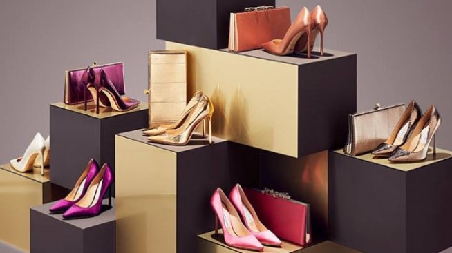 Производителят на луксозни обувки Jimmy Choo обяви, че е отворен за продажба