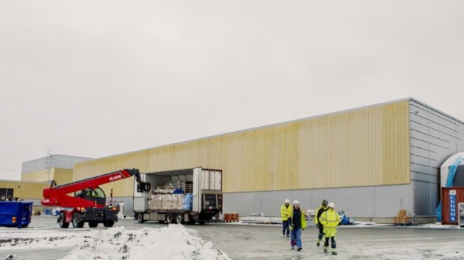 Northvolt свива броя на работниците в строящия се завод в Швеция заради COVID-19