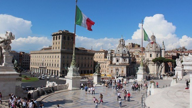 Италианското правителство има слаб шанс да реализира програмата си 