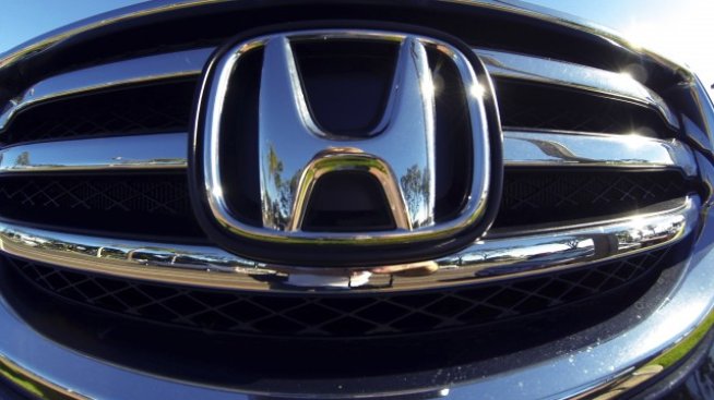 Падащата цена на бензина в САЩ води до скок в продажбата на коли