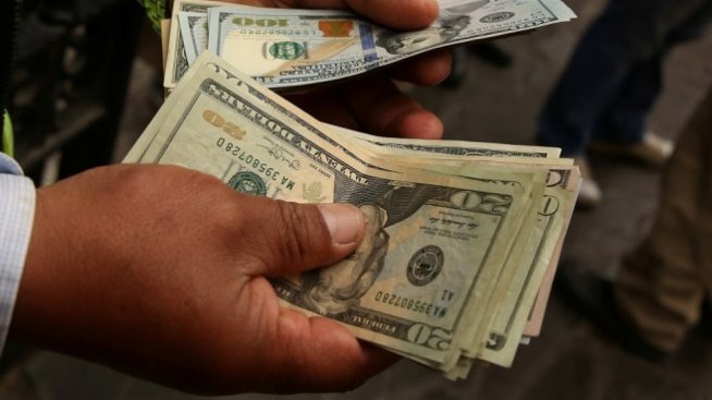 Продажбите на дребно в САЩ неочаквано се свиха през април