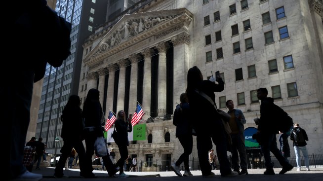 Dow се срина с над 900 пункта, разпродажбите в сектора на чиповете се засилиха