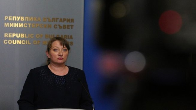 Деница Сачева: Нагласите са за поетапно отваряне след 21 декември