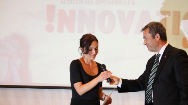 Рени Попчева спечели Innovation Challenge 2012 с проекта Embrioo