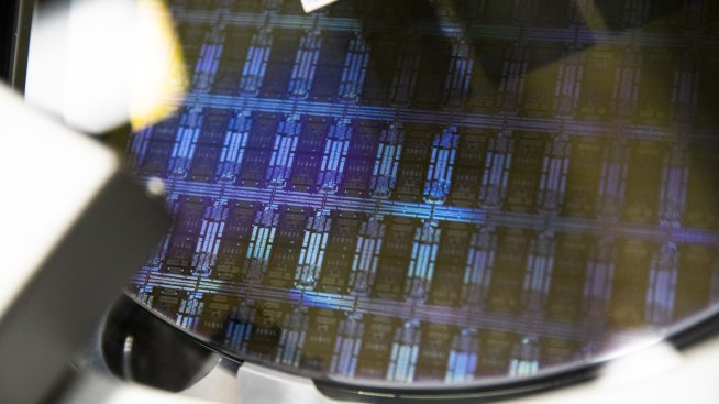 Stellantis и Foxconn ще създадат съвместно предприятие за полупроводници