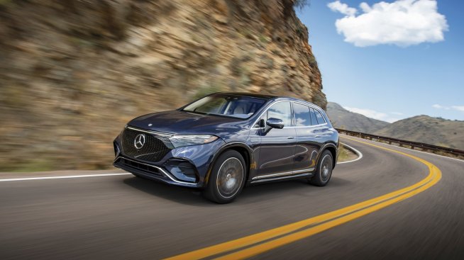 Mercedes не успя да настигне BMW при продажбите през 2022 г.