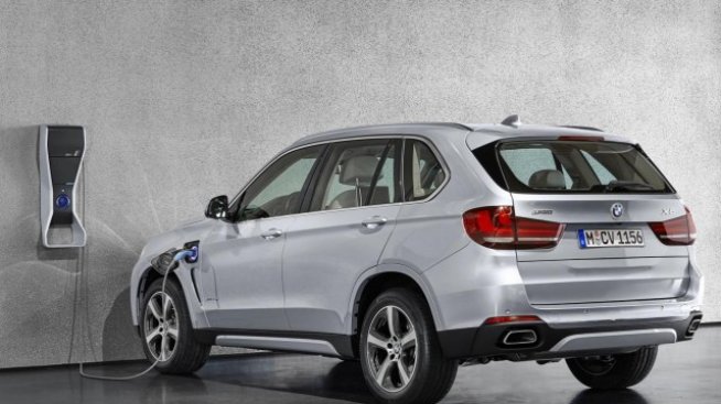Хибридът BMW X5 е готов