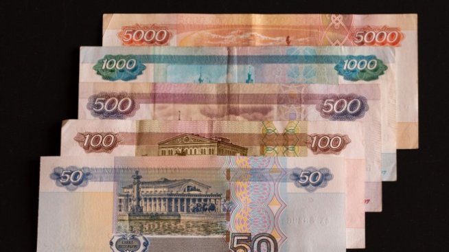 Рублата поскъпва въпреки новите санкции