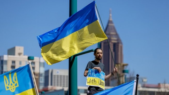Зеленски забрани дейността на 11 проруски политически партии
