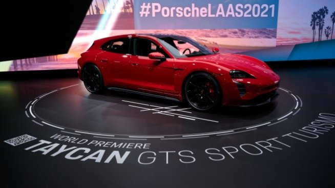Porsche се обвързва по-тясно с Apple и търси независими от VW партньорства