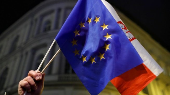ЕС иска да избегне битка с Варшава, но ще настоява за реални отстъпки