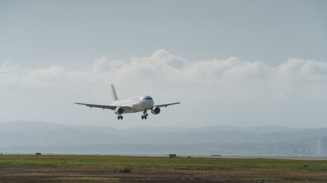 Започва трета фаза на помощта за чартърните полети