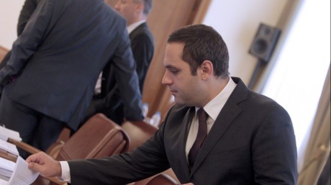 Караниколов: Интересът на държавата няма да бъде ощетен с договорите с "Емко"