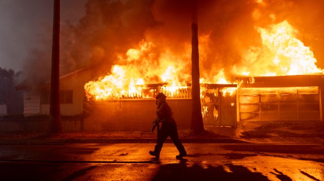 Губернаторът на Калифорния иска 40 млрд. долара помощ за възстановяване от пожарите