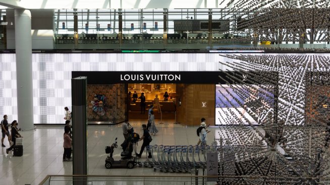Продажбите на LVMH са забавили растежа си в края на годината