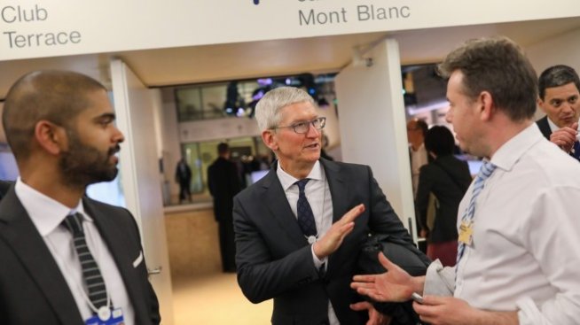 Шефът на Apple Тим Кук с възнаграждение за 100 млн. долара през 2021 г.