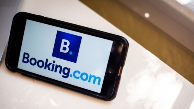 Възраждането на туризма утрои приходите на Booking.com