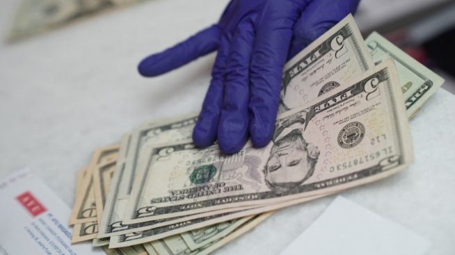 Слабият долар може да задвижи стоково рали през 2021 г.