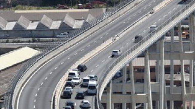 Останалите без жилища хора са другите жертви на рухналия мост в Генуа