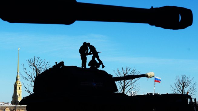 Русия и Украйна в надпревара как да защитят танковете си от дронове