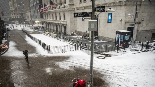 Разпродажбите в технологичния сектор продължават да притискат Wall Street*