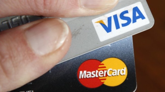 Няма ограничения за транзакциите с дебитни и кредитни карти в Кипър