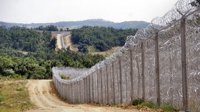 България няма да намали военните по границите