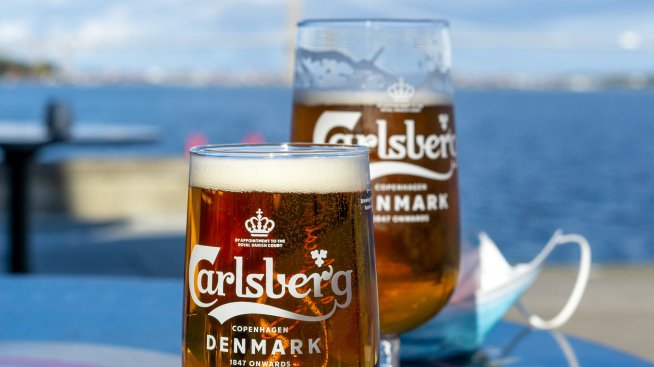 Руската пивоварна Baltika съди дъщерни дружества на Carlsberg за щети за над 902 млн. долара