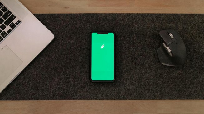 Robinhood пуска социална мрежа в платформата си от началото на следващата година