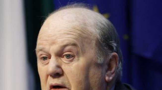 Засилва са натискът върху Испания да реши за спасителната помощ