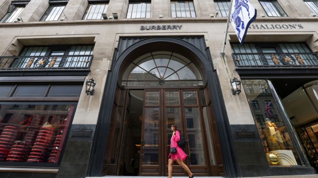 Приходите на Burberry страдат от спада на търсенето в САЩ