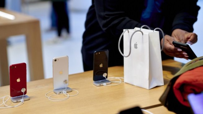 Apple ще понесе удар от до 8 млрд. долара заради кризата с доставките