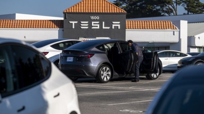 Мъск продаде акции на Tesla за 4 млрд. долара за два дни