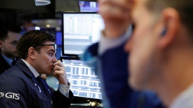 Dow се срина с 300 пункта при отварянето на сесията*