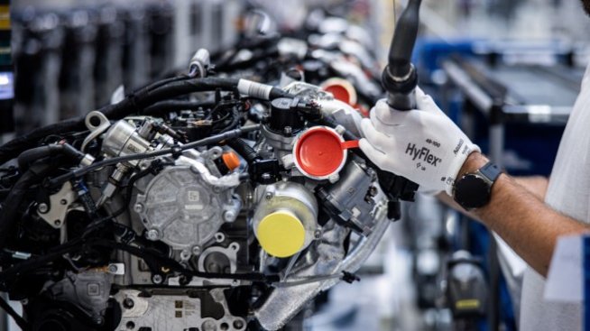 Плъгин хибридите - мост между двигателя с вътрешно горене и електромобилите